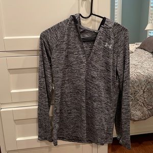 Under Armour women’s long sleeve hooded shirt